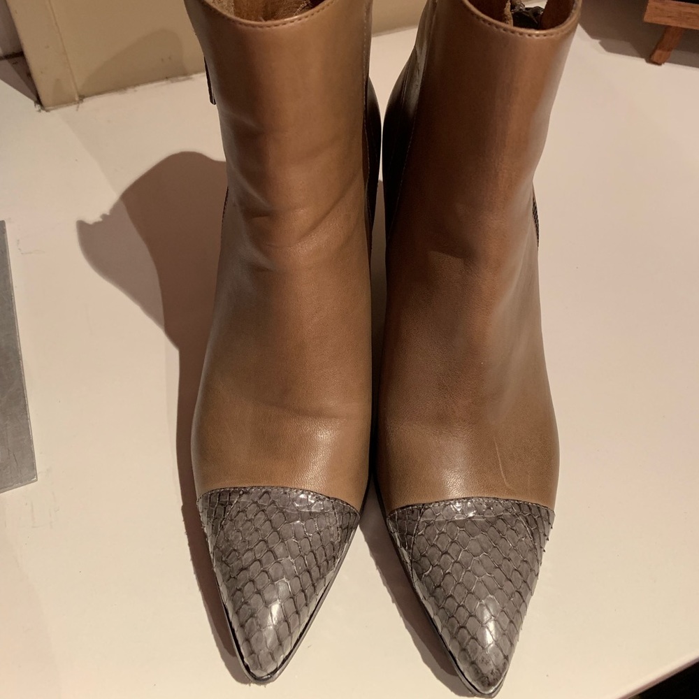 Donald Pliner Volt boots size 8.5